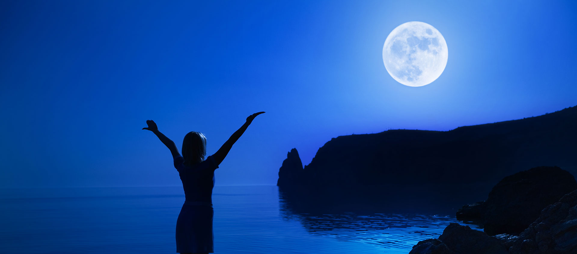 Blessed moon. Луна. Девушка-Луна. Полнолуние. Человек в лунном свете.