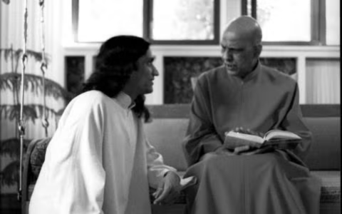Amrit Desai, left, with Swami Kripalu