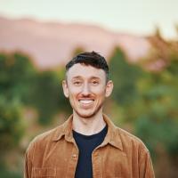 Shannon Algeo headshot