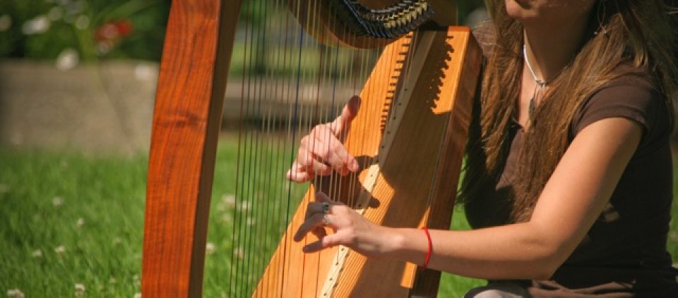 Good Vibrations: Live Harp Music as a Doorway to Healing and Meditation |  Kripalu